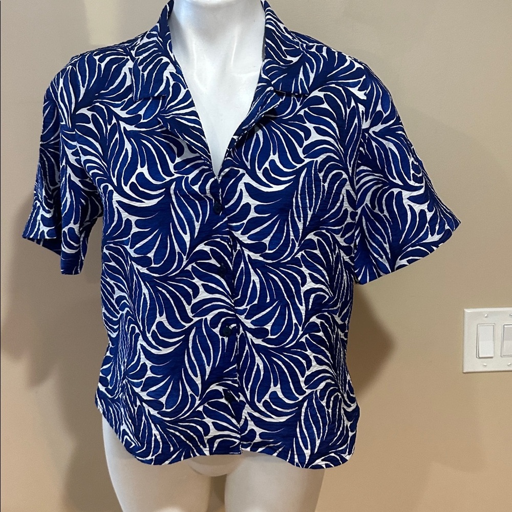 H&M Blue and White Patterned Top - Picture 2 of 9